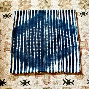 Pottery Barn Blue Shibori Accent Pillow cover 24”x24”